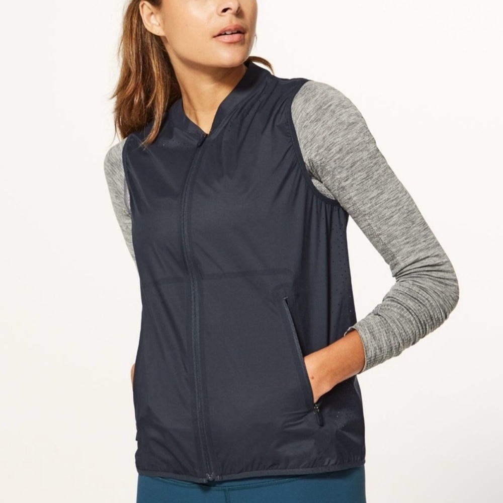 LULULEMON Lightweight Like The Wind Vest in Melanite Gray size 6